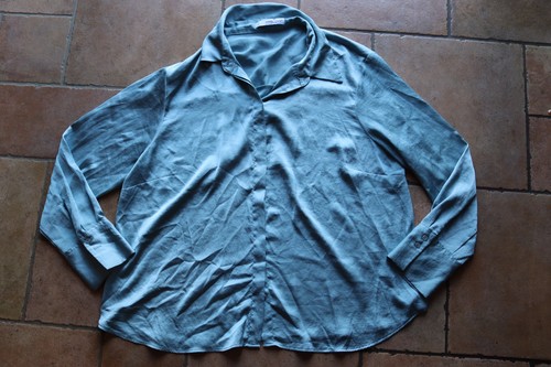 Hellblaue glänzende bluse - glänzende,